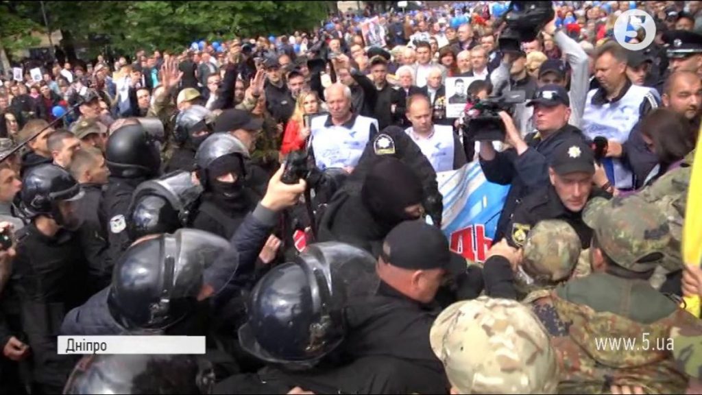 Використання військових у політичній боротьбі