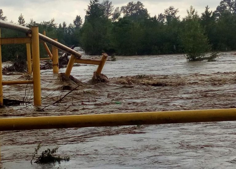 Через негоду сотні прикарпатських домівок перебувають без газопостачання