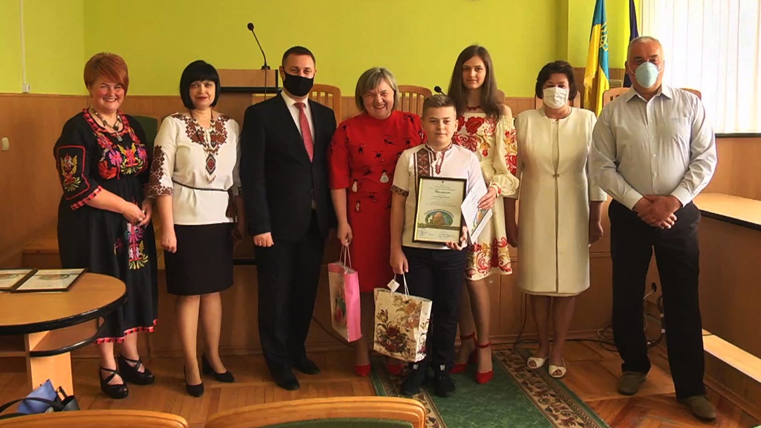 Кращі учні та вчителі Коломийщини отримали відзнаки: відео