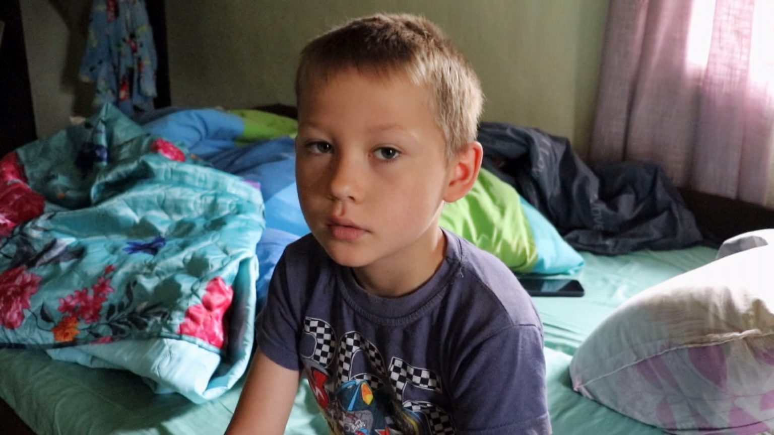 У хворого на рак хлопчика з Коломийщини вщент згорів дім, родина благає про допомогу: відео