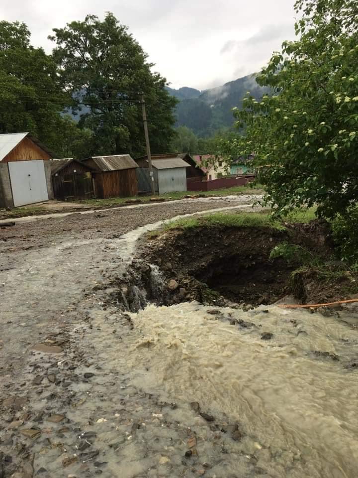 Білоберізька ОТГ потерпає від вчорашньої негоди: фоторепортаж