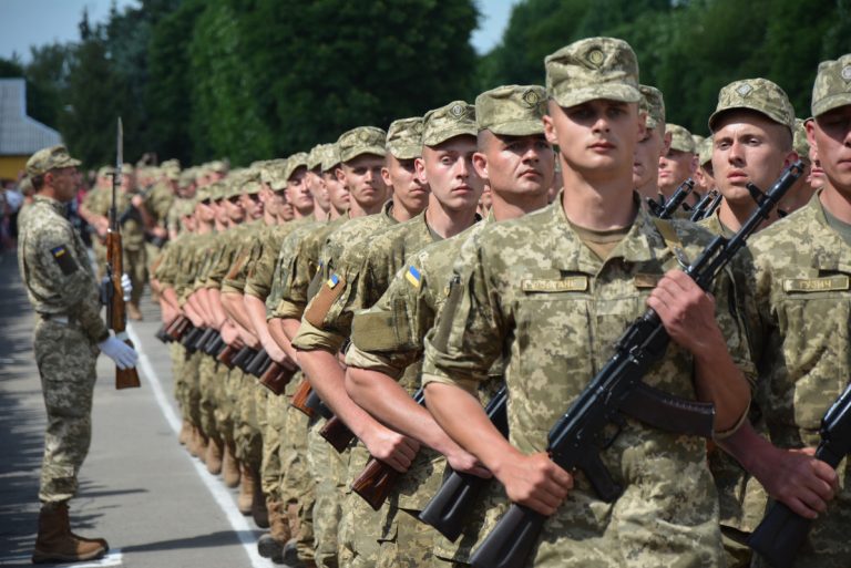 На Прикарпатті планують призвати на службу до армії пів тисячі юнаків