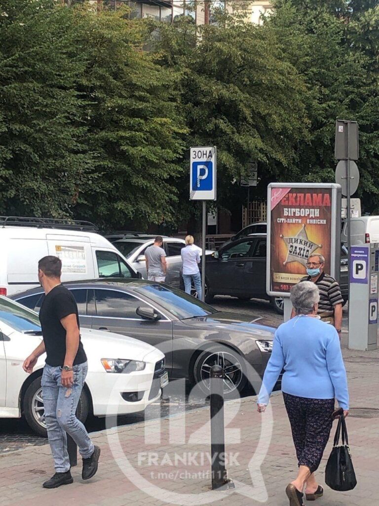 Через ДТП на одній з центральних вулиць Франківська ускладнений рух транспорту