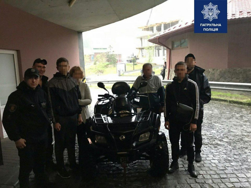 Патрульні з Буковелю врятували підлітка, якому раптово стало зле в Карпатах
