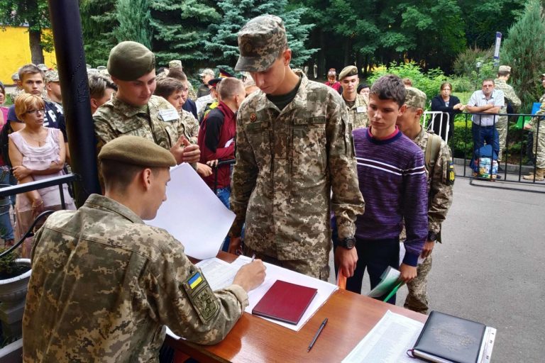 Півтисячі прикарпатських юнаків поповнять лави Збройних сил України