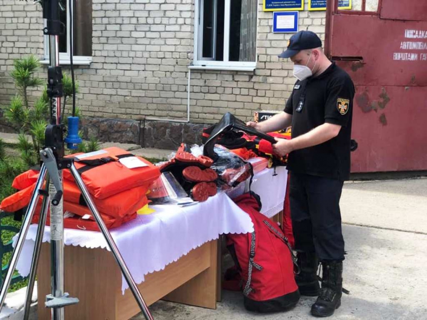 Рятувальники Надвірнянщини отримали технічну допомогу від італійських благодійників ФОТО