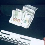 На Франківщині двоє громадян намагалися дати хабар поліцейським в розмірі 800 доларів та 1000 гривень