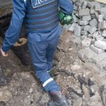 Франківські комунальники випадково відкопали два артснаряди ФОТО, ВІДЕО