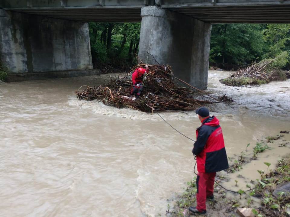 З річки на Косівщині витягнули тіло місцевого мешканця