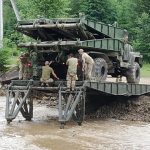 Закарпатські військові встановлюють на Верховинщині переправи ФОТО