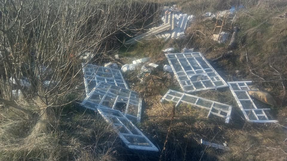 Територію поблизу Лімниці у Галицькому районі люди перетворили на сміттєзвалище ФОТОФАКТ