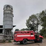 Прикарпатські вогнеборці гасили пожежу у лісопильному цеху ФОТО