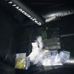 На Прикарпатті затримали водія, який зберігав зброю та наркотики
