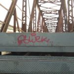 У Франківську вандали понищили нещодавно пофарбований міст через колію ФОТОФАКТ