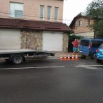 На Хоткевича автівка на швидкості влетіла в припаркований бус ФОТОФАКТ