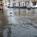 У Франківську сильна злива затопила центр міста: фото