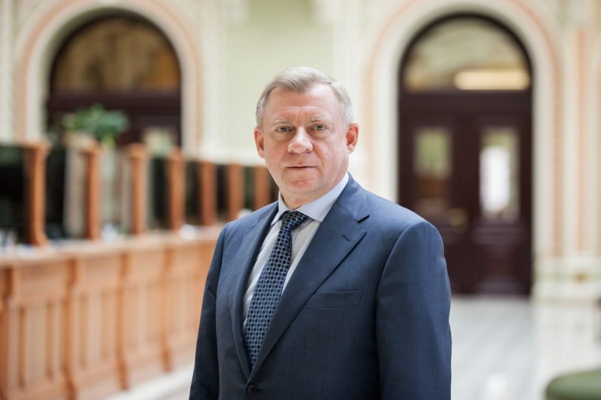Голова НБУ Яків Смолій подав у відставку, заявивши про систематичний політичний тиск