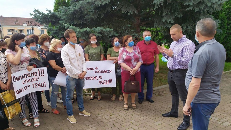 На Косівщини медики вийшли на протест, бо не отримали обіцяних доплат ФОТО