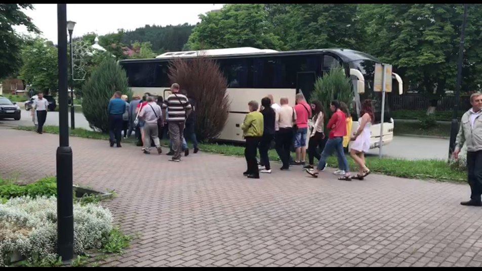 Взяли курс на столиці. Верховинці виїхали на протест під ВРУ ФОТО