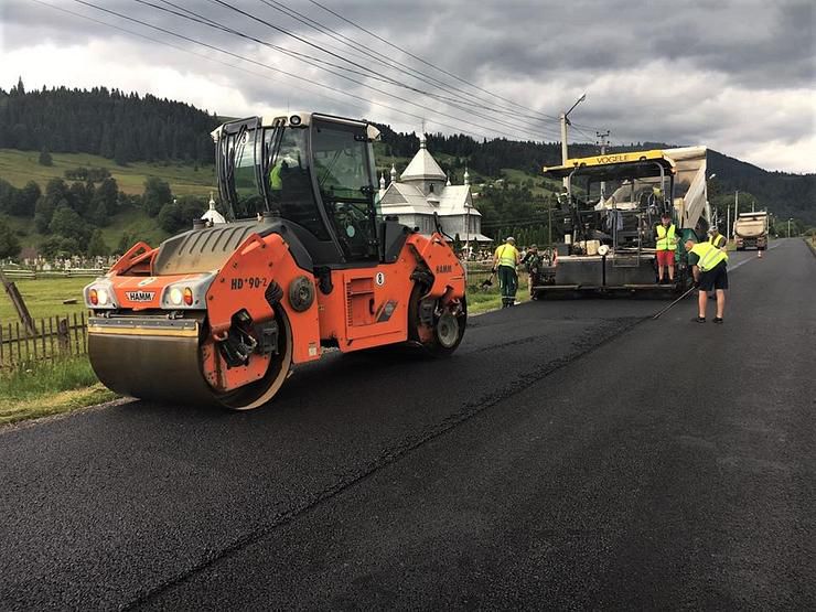На Прикарпатті триває ремонт дороги, яка веде до Говерли ФОТОФАКТ