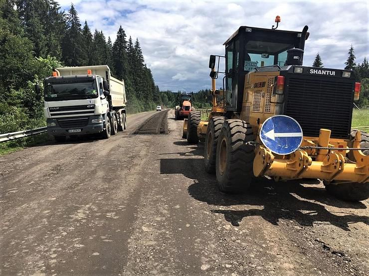 На Прикарпатті триває ремонт дороги, яка веде до Говерли ФОТОФАКТ