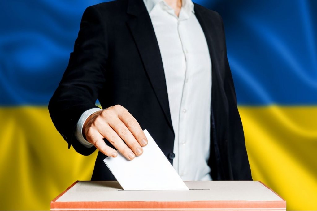 У Франківську перший виборець змінив адресу для голосування ВІДЕО
