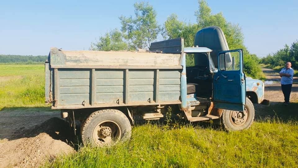 Поліцейські затримали прикарпатця за незаконне перевезення гравію