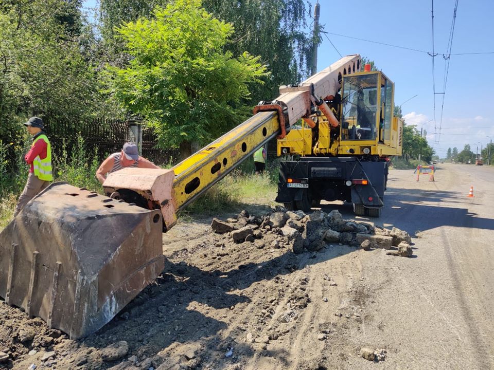 В Івано-Франківську триває ремонт багатостраждальної вулиці Автоливмашівської