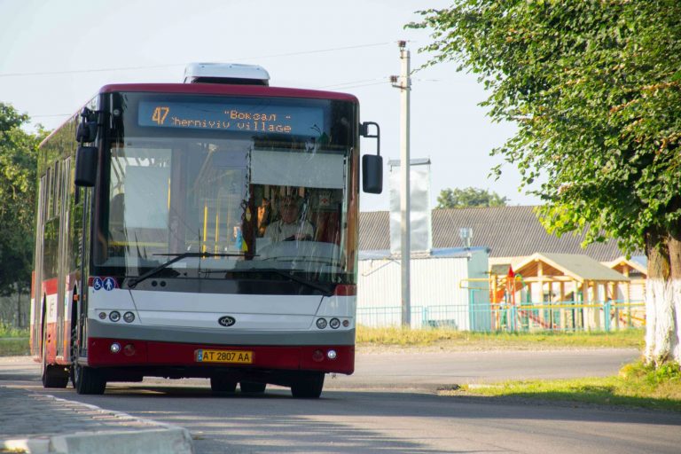 Через ремонтні роботи у Франківську декілька автобусів змінять свої маршрути