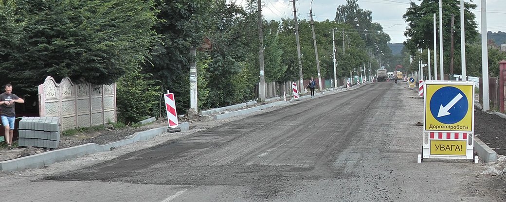 Турецька компанія безкоштовно ремонтує дорогу на Прикарпатті ФОТО, ВІДЕО