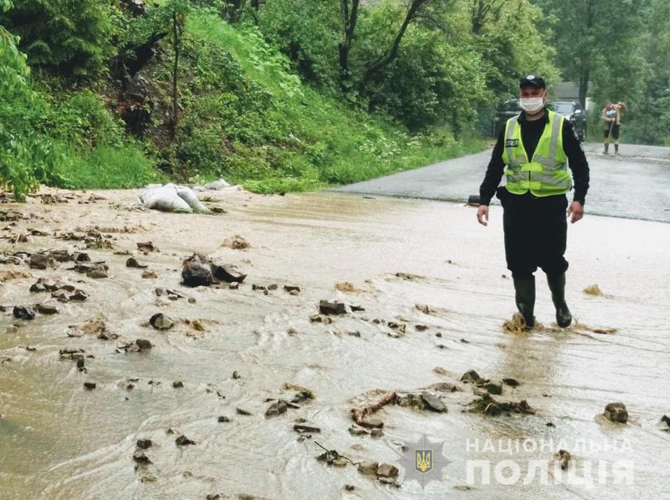 Постраждалі від повені прикарпатці отримають фінансову допомогу з США