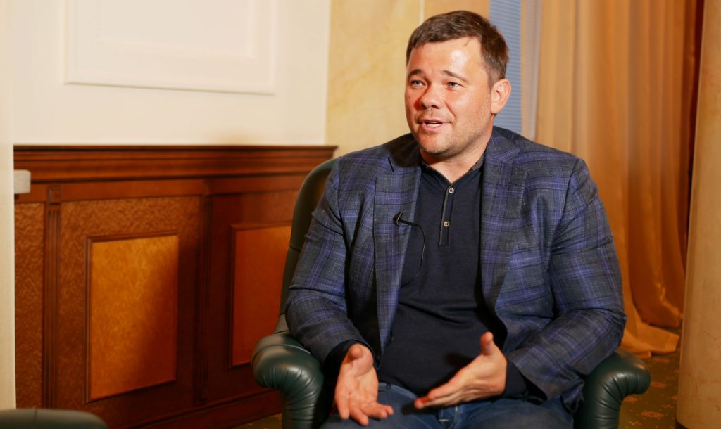 Ексголову Офісу президента Андрія Богдана підловили вночі в компанії білявки. Фото