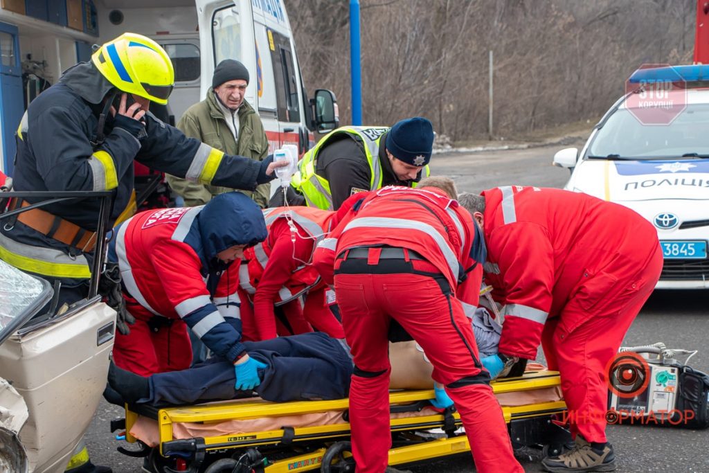 У Калуші під колесами буса ледь не загинув літній велосипедист