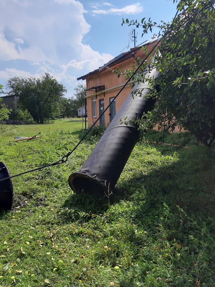 У Городенківському районі негода зірвала димохідну трубу котельні та пошкодила дах школи