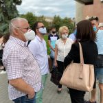 Десятки обурених підприємців зібрались під будівлею Франківської ОДА, вимагаючи скасувати заборону на проведення масових заходів ФОТО