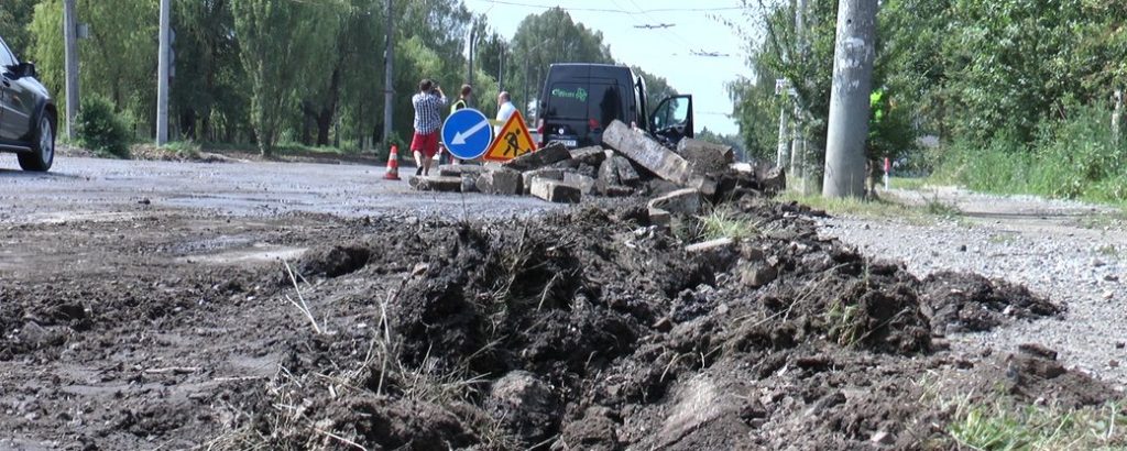 Франківські водії масово нарікають на жахливий стан Автоливмашівської ФОТО, ВІДЕО