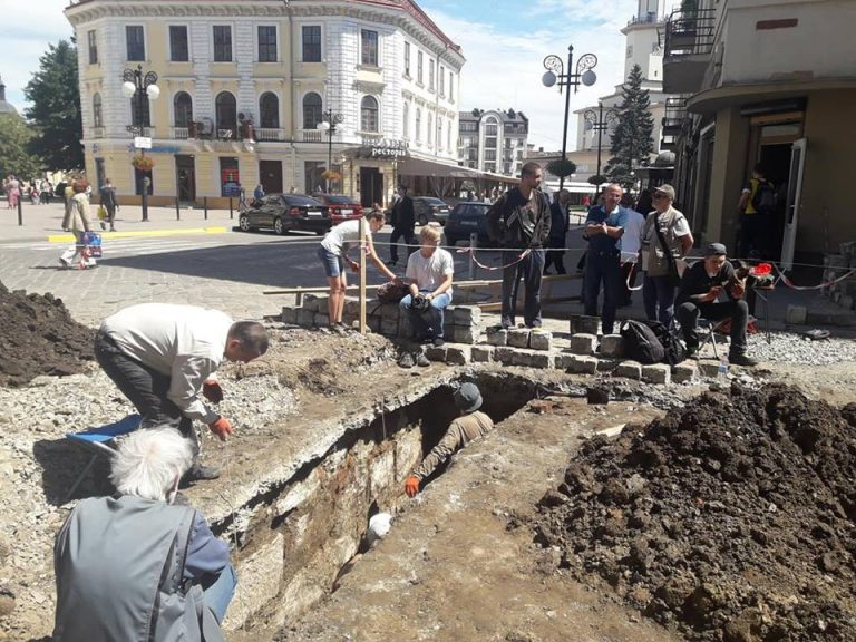 Франківська мерія посилено контролюватиме відновлення благоустрою на місці розкопок ВІДЕО