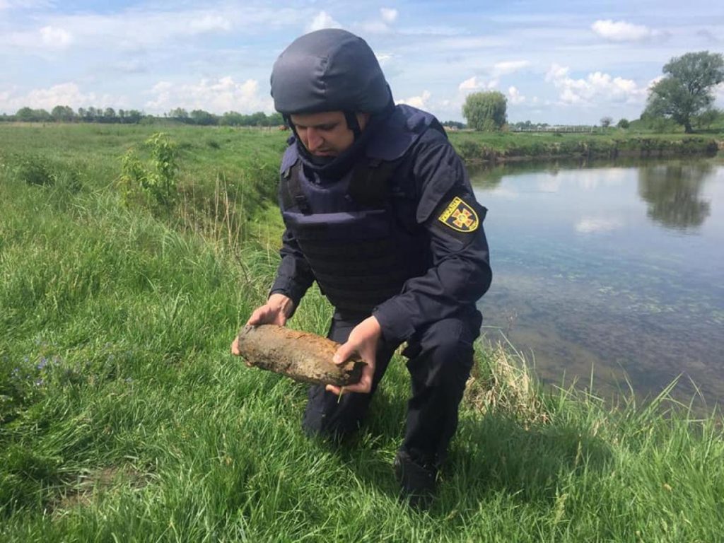 На Березі Бистриці Солотвинської виявили небезпечну знахідку