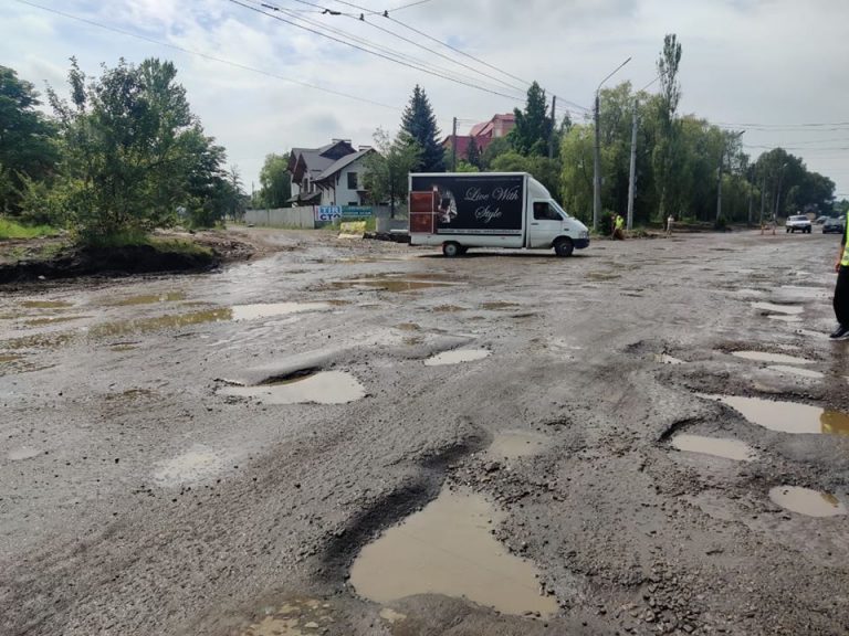 Буковельська фірма ПБС врешті приступила до ремонту Автоливмашівської - рух вулицею перекрито