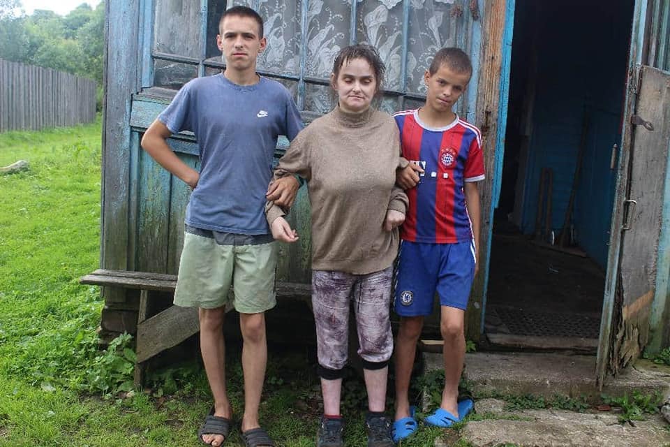 Прикарпатська родина, що опинилася за межею бідності, потребує нашої допомоги