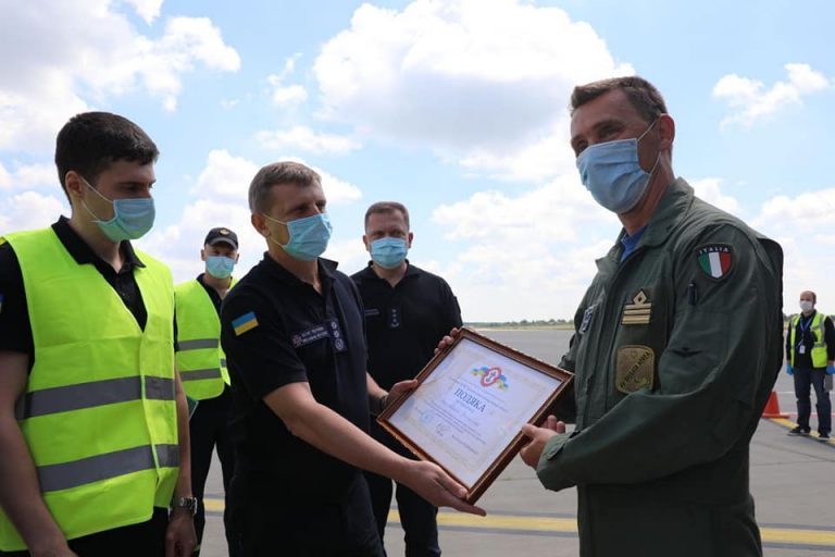 Італійський уряд передав у постраждалі від повені райони Прикарпаття необхідні засоби та техніку