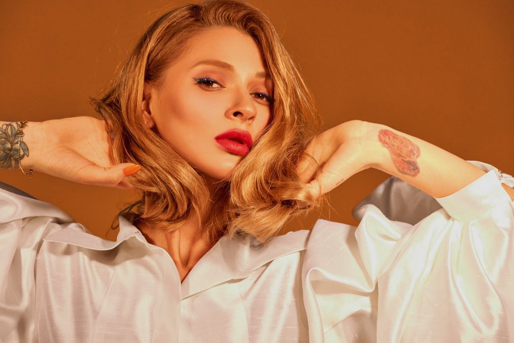 Відома українська співачка повністю оголилася для відвертої фотосесії. Фото 18+