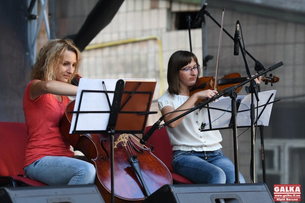 У Франківську музиканти збирають кошти для онкохворих діток ФОТОРЕПОРТАЖ