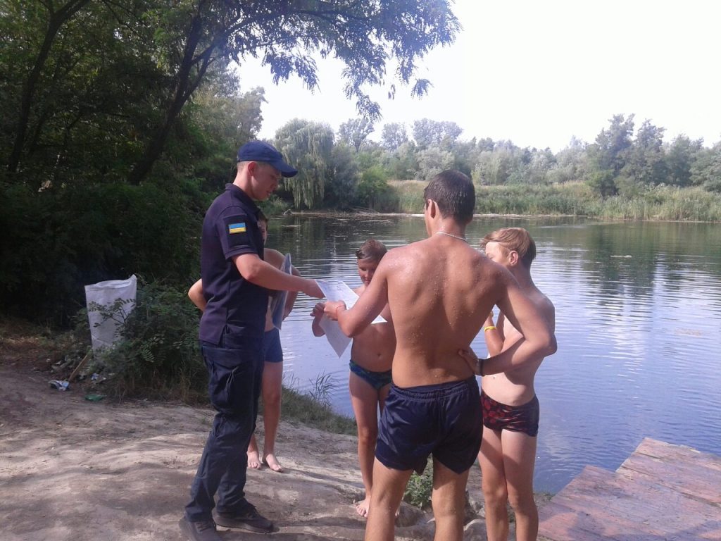 Прикарпатські рятувальники пильнують дітей, які приходять розважатися до водойм без нагляду дорослих