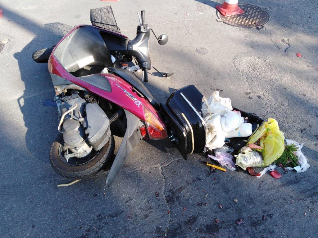 На Прикарпатті у ДТП зіткнулися два скутера - поліція вилучила у власників обидва