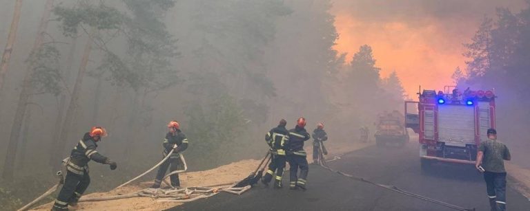 У масштабній лісовій пожежі на Луганщині загинули шестеро людей, ще 24 - госпіталізовано ВІДЕО