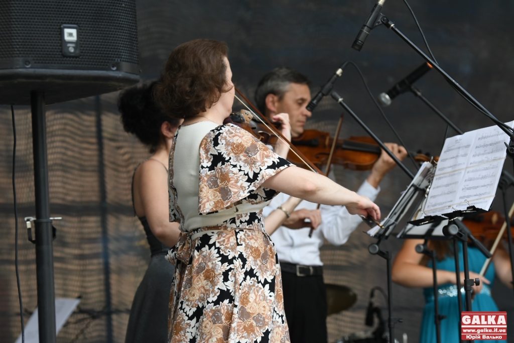 У Франківську музиканти збирають кошти для онкохворих діток ФОТОРЕПОРТАЖ