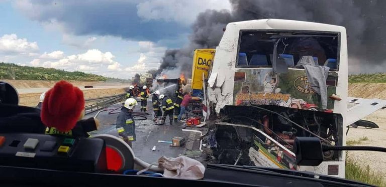 У Польщі в жахливу аварію потрапив автобус із десятками українців ФОТО