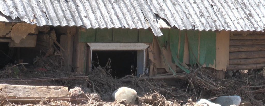 У прикарпатському селі через негоду декілька сімей залишилися даху над головою ФОТО, ВІДЕО