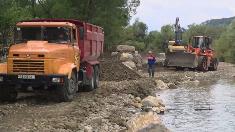 На Прикарпатті ремонтують пошкоджені негодою газопроводи ВІДЕО